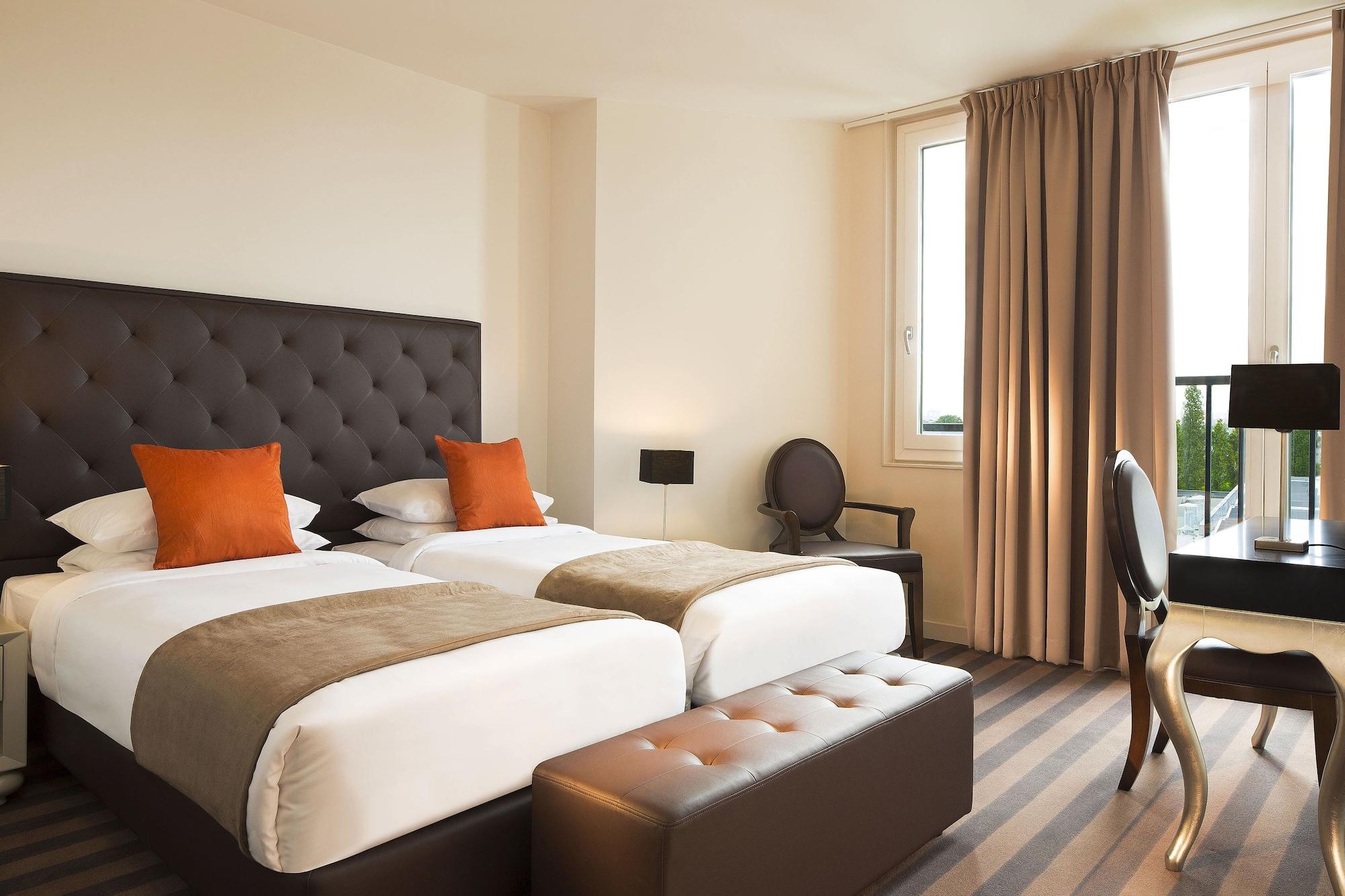 Executive Hotel Paris Женвил Екстериор снимка